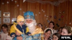 Святий Миколай вітає дітей і дорослих