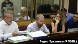 Владимир Постанюк (квегIиса тIоцевесев) Амировасул ишалда сверун диванханаялда. Доналда бугеб Ростов, 10Авг2015