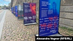 Выставка на набережной Алоиса Рашина