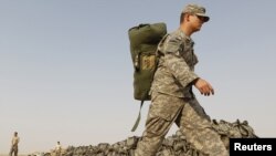 A U.S. soldier carried his bag as he prepared to leave Iraq in mid-August.
