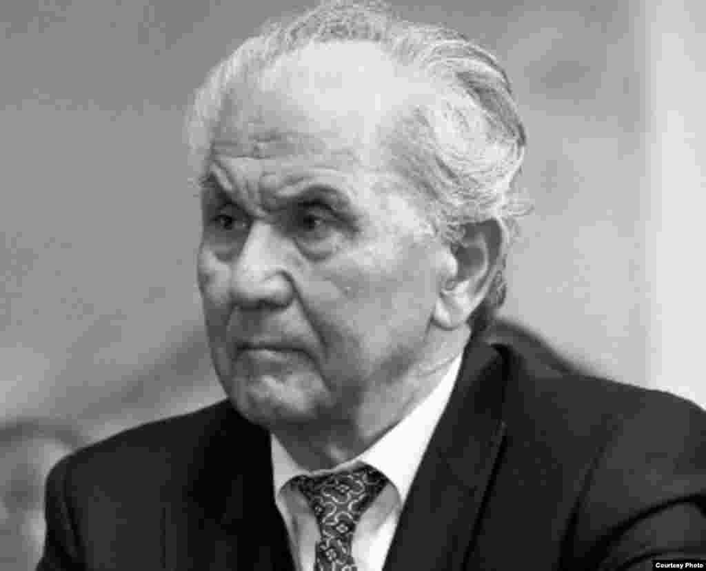 Апас Жумагулов (с 14 декабря 1993 года по 14 марта 1998 года). 