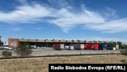 Pogled na hangare u okviru Luke Beograd