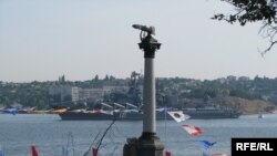 Під час святкування Дня Військово-морського флоту Росії у Севастопольській бухті. 26 липня 2009 р.