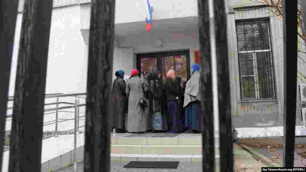 Суд продлил обвиняемым арест на полгода – до 27 мая. Первое предварительное заседание состоится уже в Ростове-на-Дону – предположительно 11 декабря