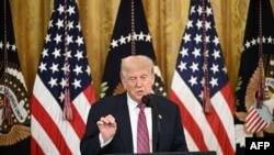 Він вимагає компенсацію у розмірі не менше 10 мільярдів доларів за публікацію