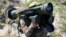 Украинский военный с переносным противотанковым ракетным комплексом "Джавелин" во время учений в мае 2021 года. Фото: Reuters