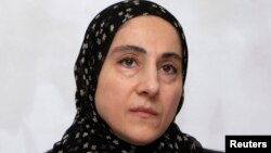 Матір Тамерлана Царнаєва Зубейдат на прес-конференції переконувала, що її сина вбили лише за те, що він був мусульманином, Махачкала, 25 квітня 2013 року