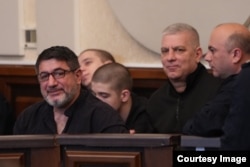 ვეფხია კასრაძე და ვასილ კაძელაშვილი სასამართლო სხდომაზე