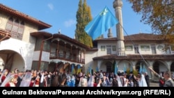 Торжественная инаугурация нового состава Меджлиса в Ханском дворце Бахчисарая. 1 ноября 2013 года. Фото и архив автора