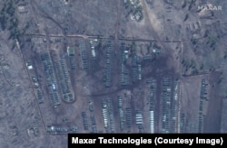 Tenkovi, kamioni i druga vojna oprema na poligonu Pogorovo u blizini Voronježa u Rusiji