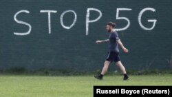 Teorije zavjere koje tvrde da je 5G nekako odgovorna za korona virus pojavile su se na Facebooku krajem januara.