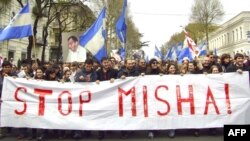 Оппозиция уверена, что у президента не осталось сторонников