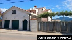 Ulaz u vilu Pavela Budinskog u Bogišićima, opština Tivat (maj 2025.).