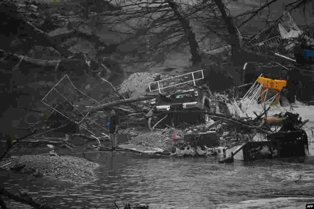 100-ს გადასცდა ტეხასის წყალდიდობის შედეგად დაღუპულთა რიცხვი. 160-ზე მეტ ადამიანს, მათ შორის ბავშვებს, ჯერაც ეძებენ.