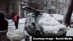 Наслідки буревію зі снігом у Харкові, 2 грудня 2015 року (фото з соцмереж)