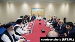 د افغان حکومت او طالبانو پلاوي په دوحې کې د خبرو پر مهال - د ۲۰۲۱ز کال د جولای ۱۸مې انځور.