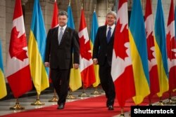 Президент України Петро Порошенко (ліворуч) та прем’єр-міністр Канади Стівен Гарпер під час зустрічі в Оттаві. Вересень 2014 року