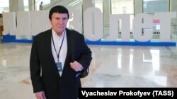 Anatolij Kašpirovski bivši je dizač tegova i školovani psiholog.