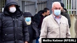 Dušan Sladojević, desno, i Slavko Aleksić, lijevo, po izlasku iz Suda BiH, 9. decembar 2021. 