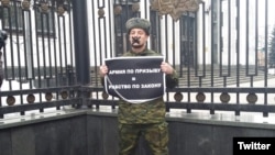 Пикет ПАРНАСа у здания Генштба России, 3 декабря 2015 г.