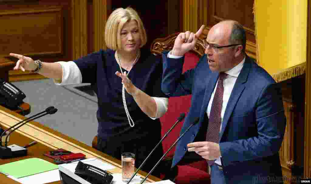 Голова Верховної Ради України Андрій Парубій і його перший заступник Ірина Геращенко на засіданні парламенту під час ухвалення Виборчого кодексу. Київ, 11 липня 2019 року БІЛЬШЕ ПРО ЦЕ