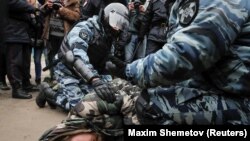Затримання під час ходи «Русский марш» у Москві, 4 листопада 2017 року