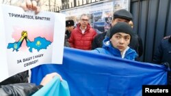 Пратэст каля генконсульства Расеі ў Алматы 3 сакавіка