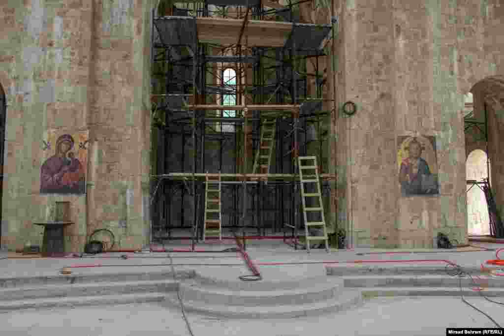 U crkvi će početi bogosluženje i prije nego što bude iznutra završena.