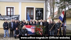 Sporna spomen-ploča u Jasenovcu