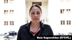 ელენე ხოშტარია