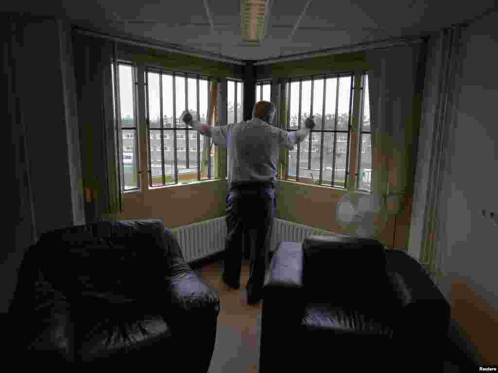 Fotograf Reutersa Damir Šagolj dobio je ekskluzivni pristup pritvorskoj jedinici Haškog tribunala.