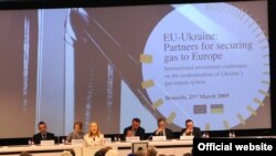 Бельгія - Учасники міжнародної конференції з питань модернізації української газотранспортної системи під час засідання у штаб-квартирі ЄС у Брюсселі, 23 березня 2009 р.
