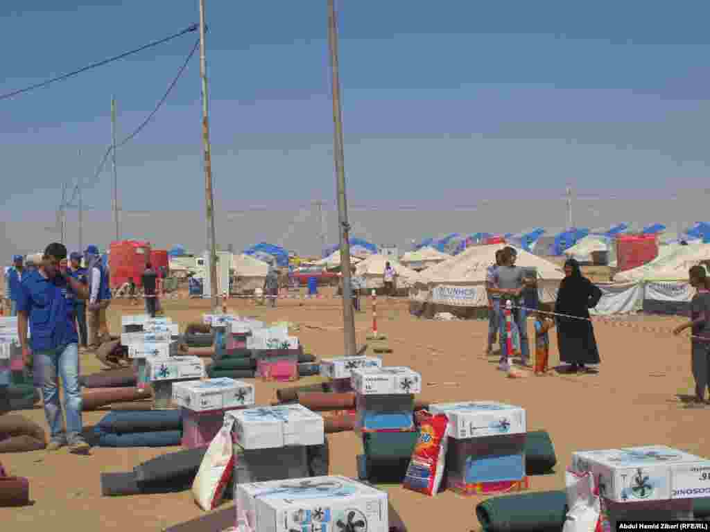 Лагерь для сирийских беженцев в Мосуле. 12 июня этого года город захватили боевики из группировки "Исламское государство Ирака и Леванта"
