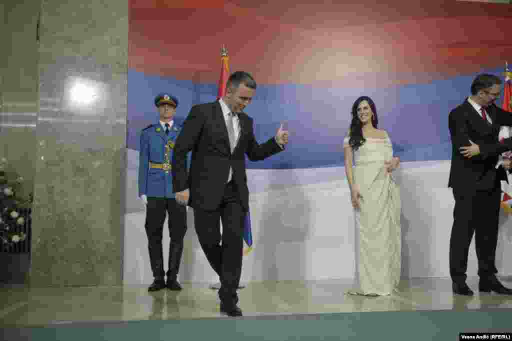 Predsednik Srbije Aleksandar Vučić sa suprugom Tamarom i glavni i odgovorni urednik lista "Informer", Dragan J. Vučićević