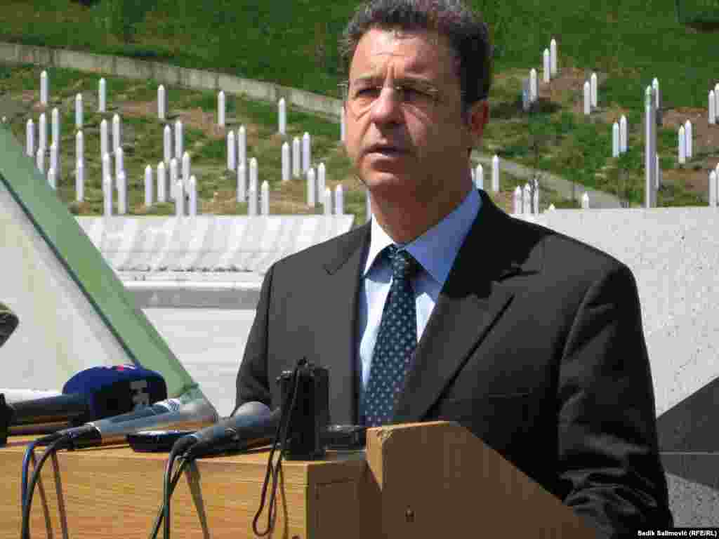 Serge Brammertz, glavni tužilac Mehanizma za međunarodne krivične sudove, posjetio je Potočare 11. jula 2020. godine kada je prisustvovao obilježavanju 25. godišnjice genocida. Boravio je u Potočarima i 11. jula 2015. godine na obilježavanju 20. godišnjice genocida.