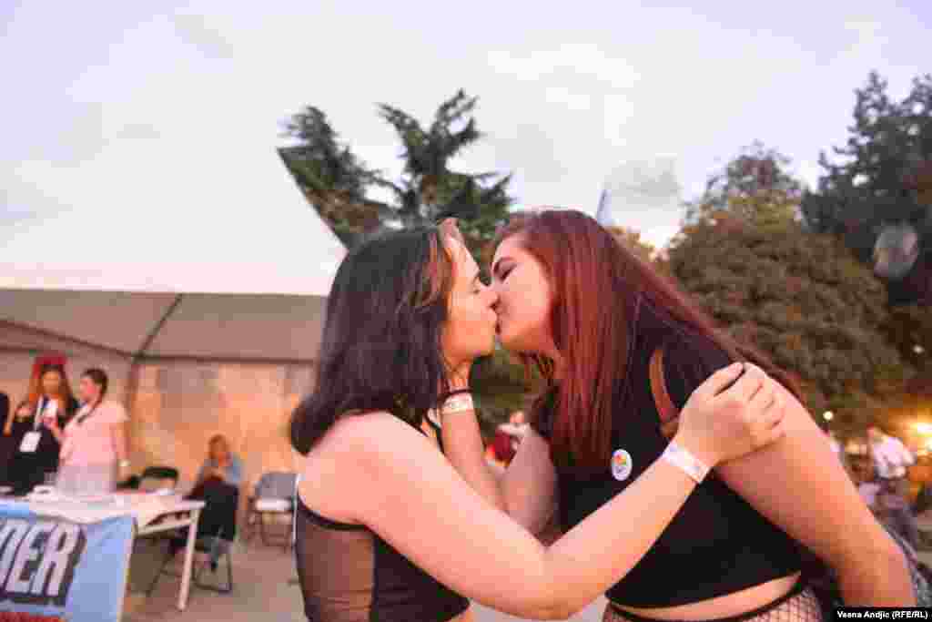 Dodajući da je uspeh Prajda to što se LGBTI+ zajednica osnažila i što je vidljivija, organizatori su istakli da je "Srbija i dalje veoma homofobična" i da su LGBTI+ osobe suočene sa brojnim problemima.