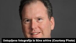 
Na fotografiji: Kurt Basener (Bassuener), iz Saveta za politiku demokratizacije sa sedištem u Berlinu