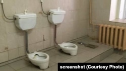 Одна із шкільних вбиралень, відісланих на конкурс компанії Domestos