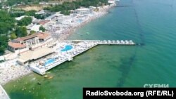 Пляж біля комплексу Itaka, що належить одеським бізнесменам братам Твердовським