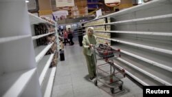 Супермаркет в Каракасе, июль 2017 года