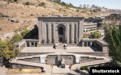 მატენადარანი - 1959 წელს საგანგებოდ აშენდა და გაიხსნა ერევანში, სომხური ხელნაწერების შესანახად.