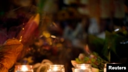 Свічки запалені в честь тих, хто захинув під час вибухів у Бостоні, 21 квітня 2013 року