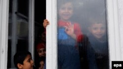 Do sada nigde nije bilo problema u vezi sa školovanjem migranata, osim u Šidu. Foto: deca migranti u Srbiji