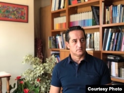 Oni koji su rođeni posle rata nisu imali prilike da se druže, oni ne znaju jezik druge nacije i to povećava etničku distancu na Kosovu, kaže Bekim Blakaj (na fotografiji)