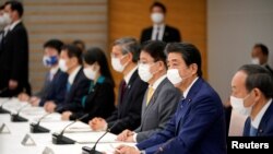 Šinzo Abe u trenutku proglašenja vanredne situacije u Japanu, 7. aprila 2020. 