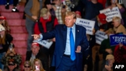 აშშ-ის ყოფილი პრეზიდენტი და პრეზიდენტობის კანდიდატი დონალდ ტრამპი წინასაარჩევნო კამპანიისას. 11 ნოემბერი, 2023 წელი