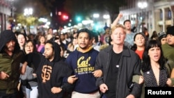 Акция протеста против Дональда Трампа в Окленде (штат Калифорния, 9 ноября 2016 года)