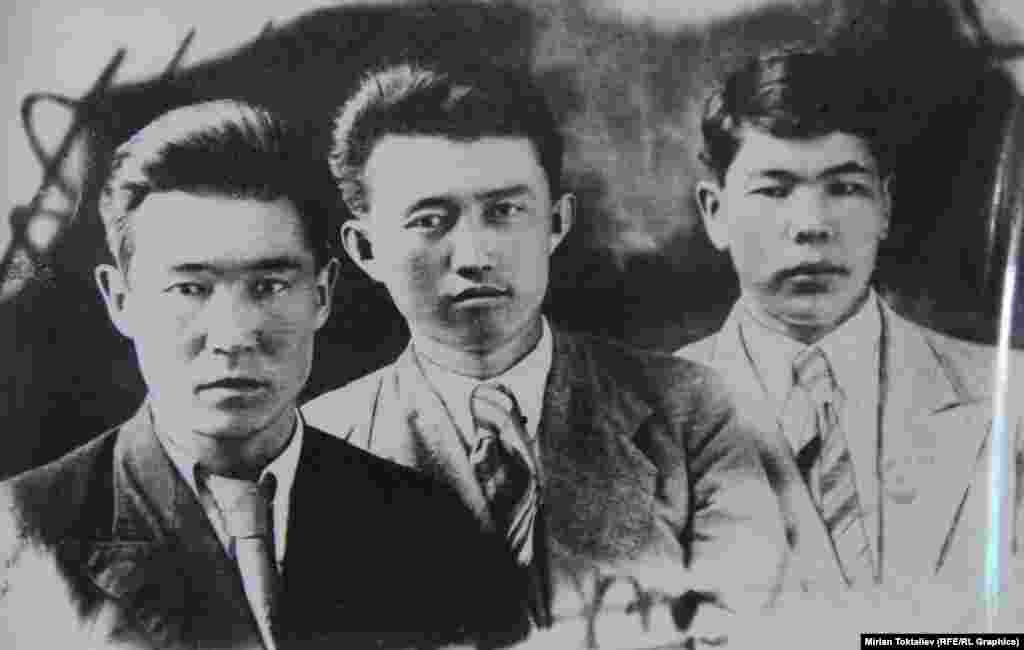 Алыкул калемдештери менен. 