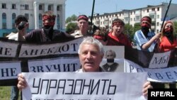Активіст Народного фронту проти української мови