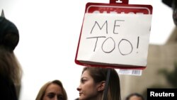 Učesnica "MeToo" protesta, Los Angeles, SAD